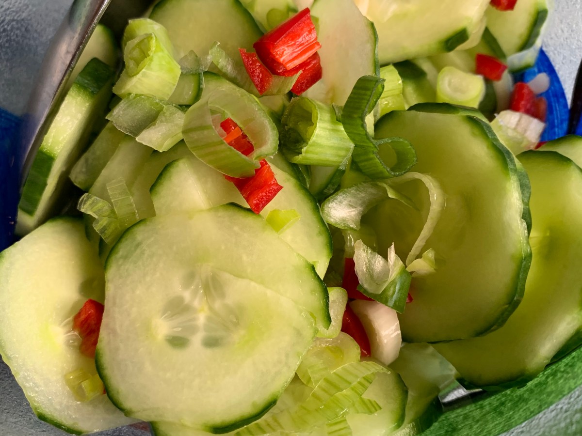 Snabbpicklad het och syrlig&nbsp;gurka