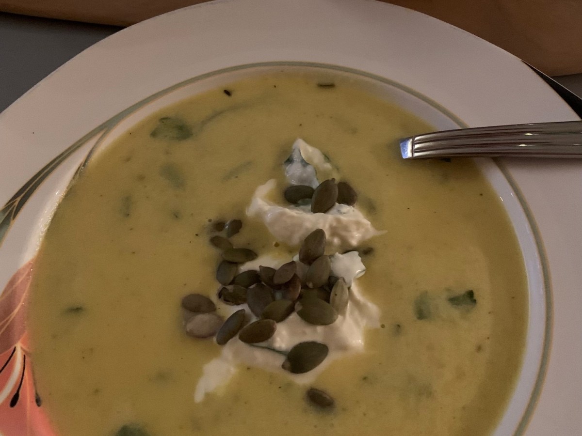 Rotfruktssoppa med pepparrotskräm