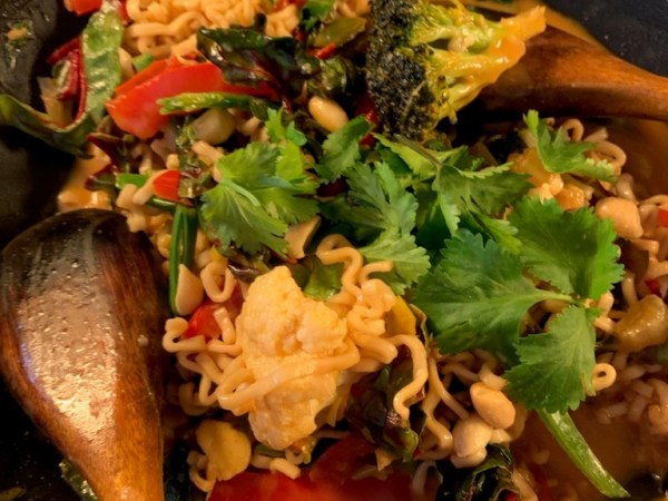 Kylskåpsrensarwok med smarrig&nbsp;sås