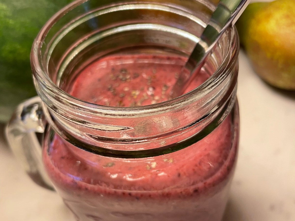 Smoothie med frukt, bär, grönt och&nbsp;chia