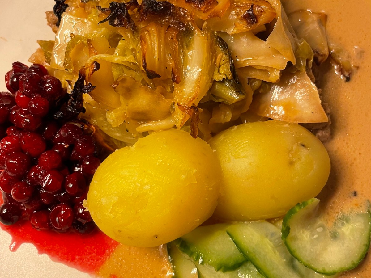 Kålpudding med gräddsky